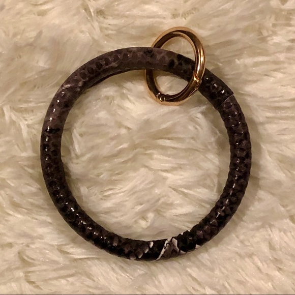 2/$20—SNAKE SKIN KEY RING BRACELET IN—BLACK/GREY!! - Picture 4 of 6